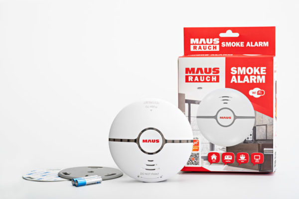 MAUS Rauch smart Rauchmelder. Der Rauchmelder ist weiß mit einer grauen Linie in der Mitte. Bild der Verpackung